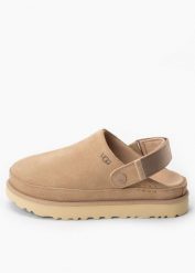 UGG Goldenstar Clog Klapki damskie. Brązowe klapki UGG, bez wzorów, bez obcasa, bez zapięcia. Za 589.99 zł.