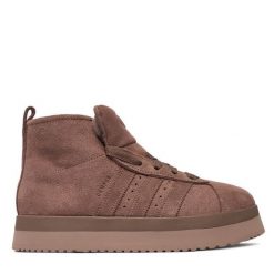 Śniegowce adidas. Brązowe śniegowce adidas, bez wzorów, bez zapięcia. Za 649.99 zł.
