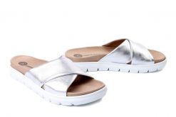 DR. BRINKMANN 701001-92 silber, klapki damskie. Szare klapki Dr. Brinkmann, bez wzorów, ze skóry, bez obcasa, bez zapięcia. Za 246.42 zł.