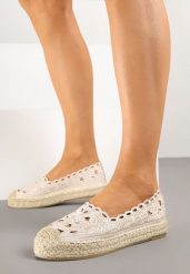 Beżowe Espadryle z Plecionką i Ażurowymi Wycięciami z Koronką Janiriss. Brązowe espadryle Born2be, w ażurowe wzory, z koronki, eleganckie, bez obcasa. W wyprzedaży za 80.74 zł.