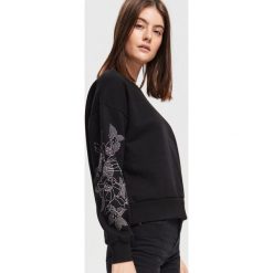Bluza z aplikacjami - Czarny. Bluzy bez kaptura marki Reserved. W wyprzedaży za 59.99 zł.