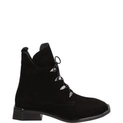 DAMSKIE BOTKI 0542393B01 BLACK. Czarne botki Venezia, bez wzorów, ze skóry, bez obcasa, bez zapięcia. Za 279.00 zł.