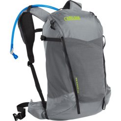 Plecak górski dla dorosłych CamelBak Rim Runner X22 z systemem nawadniania. Szare plecaki Camelbak, bez wzorów, bez dodatków. W wyprzedaży za 389.94 zł.