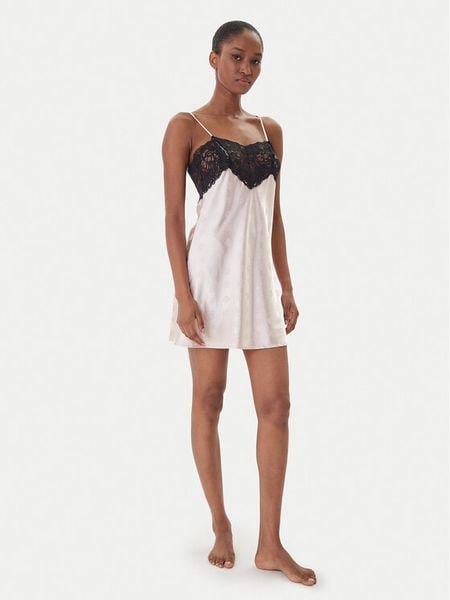 Guess Koszula nocna O5BX02 W4732 Różowy Regular Fit. Czerwone koszule nocne Guess, m, z aplikacjami, z syntetyku, bez ramiączek. Za 189.99 zł.