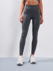 Legginsy z wysokim stanem o dopasowanym kroju - szary. Szare legginsy Sinsay, bez wzorów. Za 39.99 zł.