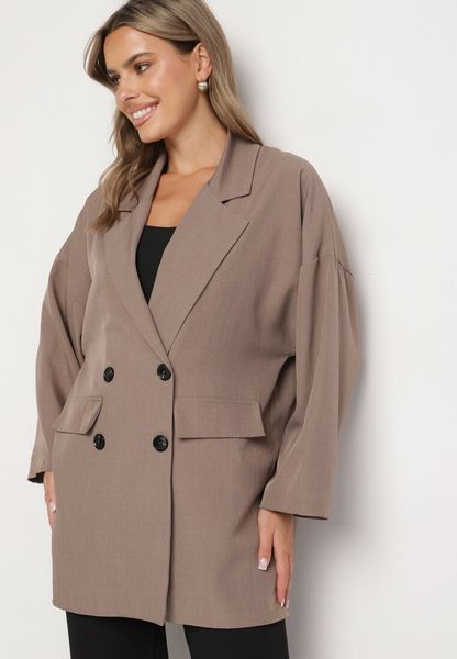 Ciemnobeżowa Marynarka Oversize Dwurzędowa z Imitacją Kieszeni Tinnielle. Brązowe marynarki i żakiety Born2be, uniwersalny, bez wzorów, z jeansu, wizytowe, bez ramiączek. Za 119.99 zł.