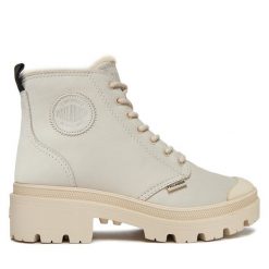 Trapery Palladium. Białe traperki Palladium, bez wzorów, bez obcasa, bez zapięcia. Za 659.99 zł.