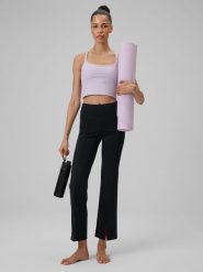 4F Legginsy do jogi z rozszerzanymi nogawkami damskie - czarne S. Czarne legginsy sportowe 4f, l, bez wzorów, ze skóry, z podwyższonym stanem, na jogę i pilates. Za 169.99 zł.