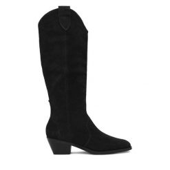 Kozaki Badura. Czarne kozaki Badura, bez wzorów, bez obcasa, na słupku, bez zapięcia. Za 549.99 zł.