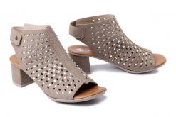 RIEKER 64777-64 beige, sandały damskie. Brązowe sandały Rieker, bez wzorów, bez obcasa, bez zapięcia. Za 319.90 zł.