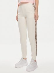 Guess Spodnie dresowe Britney V2YB15 KB3P2 Écru Regular Fit. Spodnie dresowe Guess, z aplikacjami, z dresówki. Za 289.99 zł.