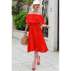 Sukienka MASHA RED. Czerwone sukienki Sukienka MASHA RED, l, bez wzorów, bez kołnierzyka, bez ramiączek, mini. W wyprzedaży za 109.00 zł.