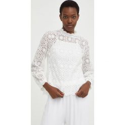 Answear Lab bluzka damska kolor biały gładka. Białe bluzki Answear Lab, l, bez wzorów, bez kołnierzyka, bez ramiączek. Za 139.99 zł.