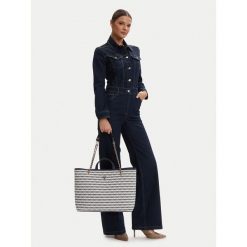 Torebka Guess. Niebieskie shopper bag Guess, z aplikacjami, bez dodatków. Za 780.99 zł.