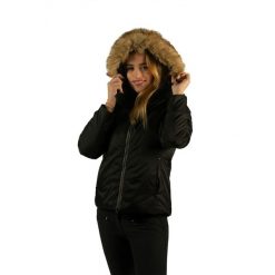 Kurtka przeciwdeszczowa dla kobiet do jazdy konnej Flags&Cup Forssa. Czarne kurtki przeciwdeszczowe FLAGS&CUP, na zimę, bez wzorów, bez kaptura, do jazdy konnej. Za 845.00 zł.