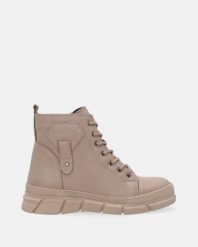 BEŻOWE OCIEPLANE BOTKI 24053 BEIGE. Brązowe botki Venezia, bez wzorów, ze skóry, bez obcasa, bez zapięcia. Za 349.00 zł.