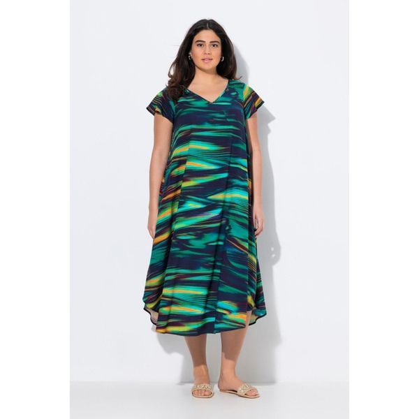 Damskie Sukienka midi krój trapezowy dekolt w szpic rękaw 1/2. Niebieskie sukienki Ulla Popken, plus size, bez wzorów, z materiału, sportowe, bez kołnierzyka, plus size, bez ramiączek, midi, sportowe. Za 279.99 zł.