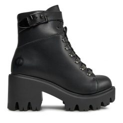 Botki Altercore. Czarne botki Altercore, bez wzorów, bez obcasa, na słupku, bez zapięcia. Za 349.99 zł.