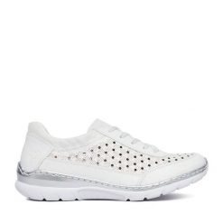 Półbuty Rieker. Białe półbuty wsuwane Rieker, bez wzorów, bez obcasa, na płaskiej podeszwie. Za 349.99 zł.