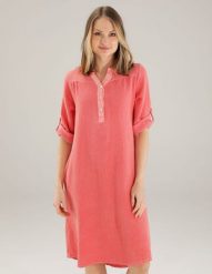 Czerwona sukienka z lnem. Czerwone sukienki Unisono, l, bez wzorów, z bawełny, bez kołnierzyka, bez ramiączek. Za 239.00 zł.