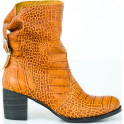 Botki - skóra naturalna - model 497 - kolor brąz przypalany. Brązowe botki Zapato, bez wzorów, z jeansu, biznesowe, za kostkę, bez obcasa, na obcasie, bez zapięcia. Za 409.00 zł.