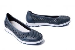 RIEKER L3065-14 blue, baleriny damskie. Niebieskie baleriny Rieker, w ażurowe wzory, bez obcasa, bez zapięcia. Za 299.90 zł.