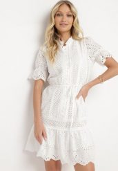 Biała Bawełniana Ażurowa Sukienka w Stylu Boho z Falbanką i Paskiem Nelisse. Białe sukienki Born2be, l, w ażurowe wzory, z bawełny, boho, bez kołnierzyka, bez ramiączek, midi, kopertowe. W wyprzedaży za 164.99 zł.