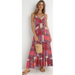Bordowa Sukienka Hickey. Czerwone sukienki Born2be, l, z aplikacjami, boho, bez kołnierzyka, bez ramiączek, maxi, kopertowe. Za 149.99 zł.