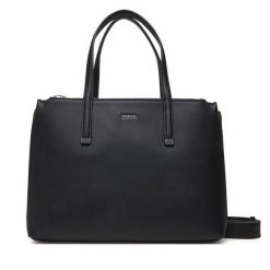 Torebka Calvin Klein. Czarne torebki klasyczne Calvin Klein, bez wzorów, klasyczne, bez dodatków. Za 699.99 zł.