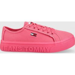 Tommy Jeans tenisówki Flatform EN0EN01823.THW damskie kolor różowy. Czerwone trampki Tommy Jeans, bez wzorów, z gumy, bez zapięcia. W wyprzedaży za 214.99 zł.