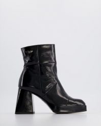 LAKIEROWANE BOTKI DAMSKIE 9164 VER NERO. Botki Venezia, bez wzorów, z lakierowanej skóry, bez obcasa, bez zapięcia. Za 389.00 zł.