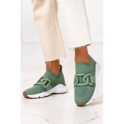 Zielone sneakersy na platformie buty sportowe wsuwane casu 7-k2207d. Zielone buty sportowe lifestyle Casu, bez wzorów, sportowe, bez zapięcia. W wyprzedaży za 99.99 zł.