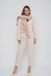 Szal z nadrukiem beżowy. Brązowe szaliki i kominy MOODO, bez wzorów, z poliesteru. Za 39.99 zł.