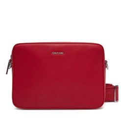 Torebka Calvin Klein. Czerwone listonoszki Calvin Klein, bez wzorów, bez dodatków. Za 259.99 zł.