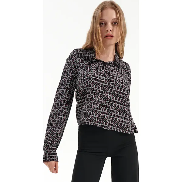 Koszula loose fit we wzory Retro czarna - Wielobarwny. Czarne koszule House, m, bez wzorów, retro, bez kołnierzyka, bez ramiączek. W wyprzedaży za 19.99 zł.
