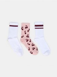 Prążkowane skarpetki z bawełną z motywem wiśni 3 pack - wielobarwny. Skarpetki Sinsay, bez wzorów, z bawełny. Za 12.99 zł.