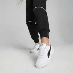 Buty trampki sportowe Puma CARINA 2.0. Białe trampki Puma, bez wzorów, z gumy, klasyczne, bez zapięcia. Za 198.70 zł.