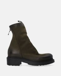 ZIELONE BOTKI DAMSKIE Z NUBUKU P001NUGROBB036. Zielone botki Venezia, bez wzorów, z nubiku, bez obcasa, bez zapięcia. Za 579.00 zł.