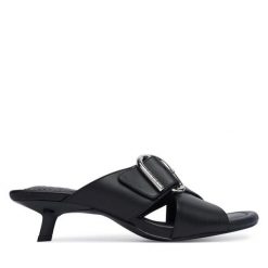 Klapki HUGO. Czarne klapki Hugo, bez wzorów, bez obcasa, bez zapięcia. Za 899.99 zł.