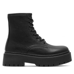 Botki DeeZee. Czarne botki DeeZee, bez wzorów, bez obcasa, na płaskiej podeszwie, bez zapięcia. Za 139.99 zł.