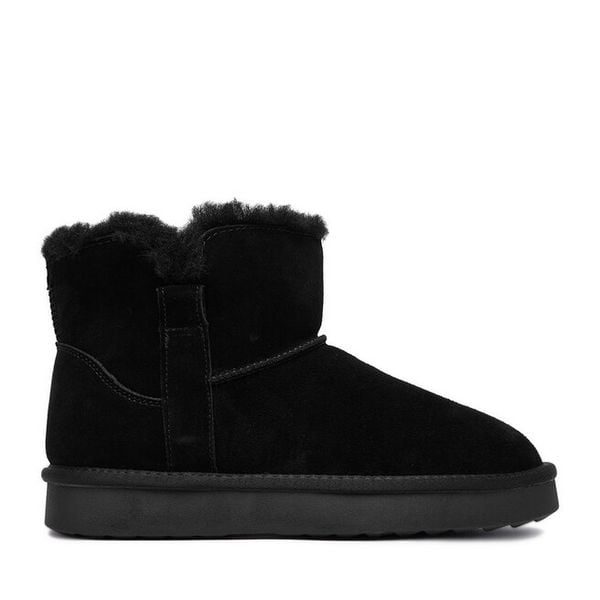 Śniegowce Lasocki. Czarne botki Lasocki, bez wzorów, bez obcasa, na płaskiej podeszwie, bez zapięcia. Za 219.99 zł.