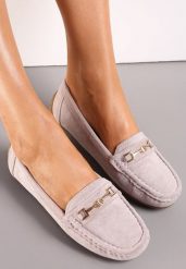 Jasnofioletowe Mokasyny z Cholewką przed Kostkę z Przeszyciami i Ozdobnym Paskiem Alydora. Fioletowe mokasyny Renee, bez wzorów. Za 69.99 zł.