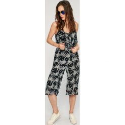 Answear - Kombinezon City Jungle. Kombinezony marki TRIBORD. W wyprzedaży za 59.90 zł.