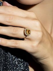 Maison héritage PARIS Złoty pierścionek "Antique Stone" z diamentami rozmiar: 54. Pomarańczowe pierścionki maison héritage PARIS, z cytrynem, złote. Za 2,470.99 zł.