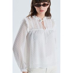 Bluzka z tkaniny plumeti - Kremowy. Bluzki marki Cropp. Za 79.99 zł.