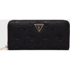 Guess portfel damski kolor czarny. Czarne portfele Guess, z aplikacjami, z materiału. Za 279.99 zł.