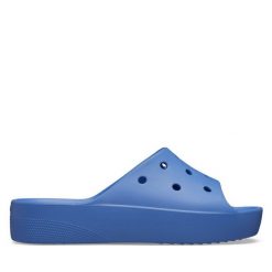 Klapki Crocs. Niebieskie klapki Crocs, bez wzorów, bez obcasa, bez zapięcia. Za 149.99 zł.