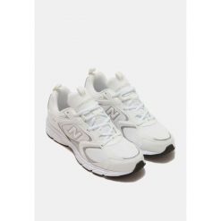 Buty Unisex Sportowe New Balance Ml408W Białe Sneakersy Nowa Kolekcja 40,5. Białe buty treningowe New Balance, bez wzorów, bez zapięcia. Za 349.00 zł.