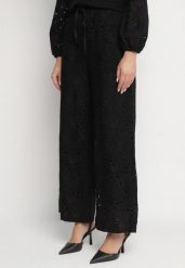 Czarne Spodnie Ażurowe o Szerokim Kroju z Wysokim Stanem Yasedia. Czarne jeansy Born2be, w ażurowe wzory, z jeansu, eleganckie, z podwyższonym stanem. Za 149.99 zł.