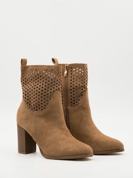 Bellucci Botki w kolorze jasnobrązowym rozmiar: 41. Brązowe botki Bellucci, bez wzorów, eleganckie, bez obcasa, bez zapięcia. Za 101.70 zł.